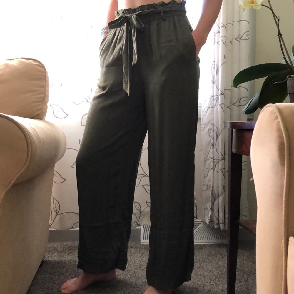 Flowy army green panyts☺︎︎